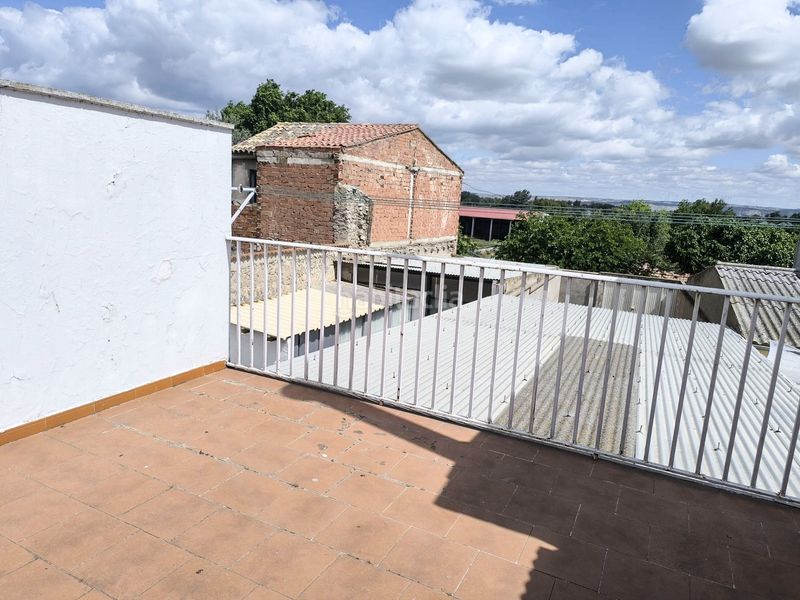 Foto 19e0d67e-f01c-47e6-9247-33185a404916. Casa amb xemeneia calefacció aparcament a Burgo de Ebro (El)