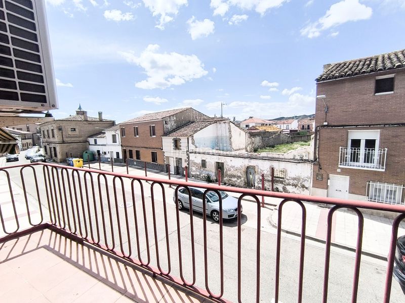 Foto f185452d-633f-48ec-8583-edff77b24fee. Casa amb xemeneia calefacció aparcament a Burgo de Ebro (El)