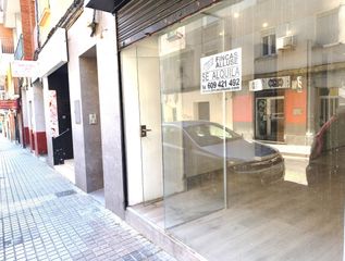 Lloguer Local Comercial a Calle de josé lóbez pueyo 8. Se alquila local económico en el barrio de torrero, en la calle