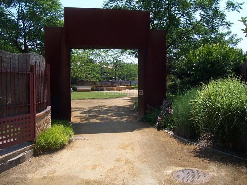 Foto b3fa9ccd-6360-46b1-aca4-b0482a7a7afc. Affitto casa bifamiliare in avenida de la ilustración 39 in Zaragoza