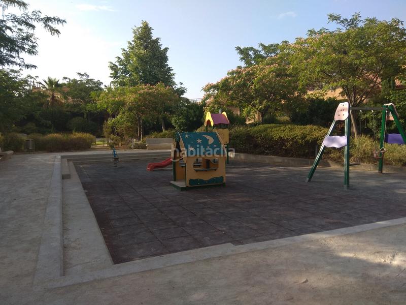 Foto 0e5c82fc-78b7-46e0-80ed-b82135bdb902. Lloguer casa aparellada a avenida de la ilustración 39 a Zaragoza