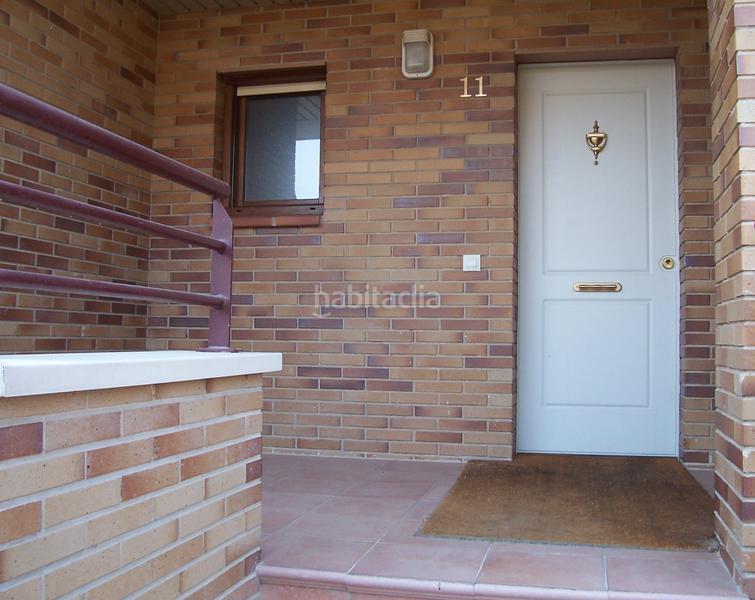 Foto 59b6597c-1f2e-47a4-bde9-262cf8868524. Lloguer casa aparellada a avenida de la ilustración 39 a Zaragoza