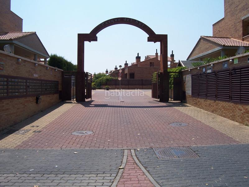 Foto a0aafcb7-bf95-4a88-831b-c108f27609b2. Lloguer casa aparellada a avenida de la ilustración 39 a Zaragoza