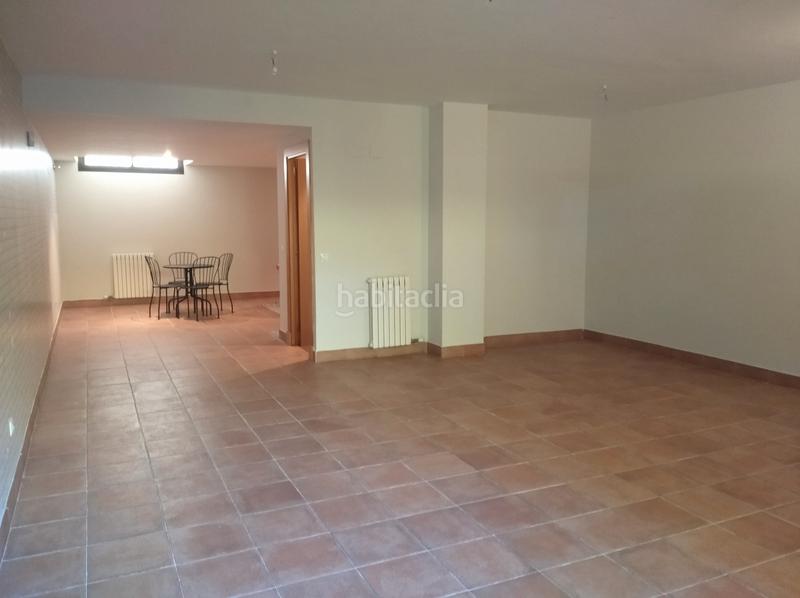 Foto f3b0121a-fce6-48e5-a96f-dcf08823cbb9. Lloguer casa aparellada a avenida de la ilustración 39 a Zaragoza