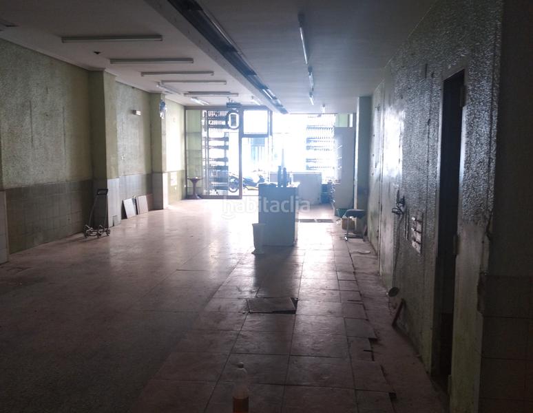 Foto 8010ff64-a897-42eb-b067-84e286577487. Locale commerciale in calle de salvador minguijón 56 in Zaragoza