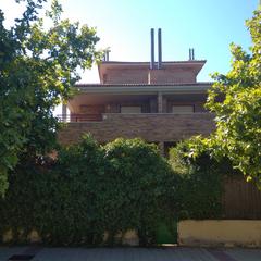 Chalet à Avenida de la ilustración 39. Casa pareada en venta en urbanización privada de la avda. ilustr