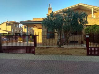 Chalet  Avenida de la ilustración 39. Chalet en venta en la urb. parque del sur con piscina particular