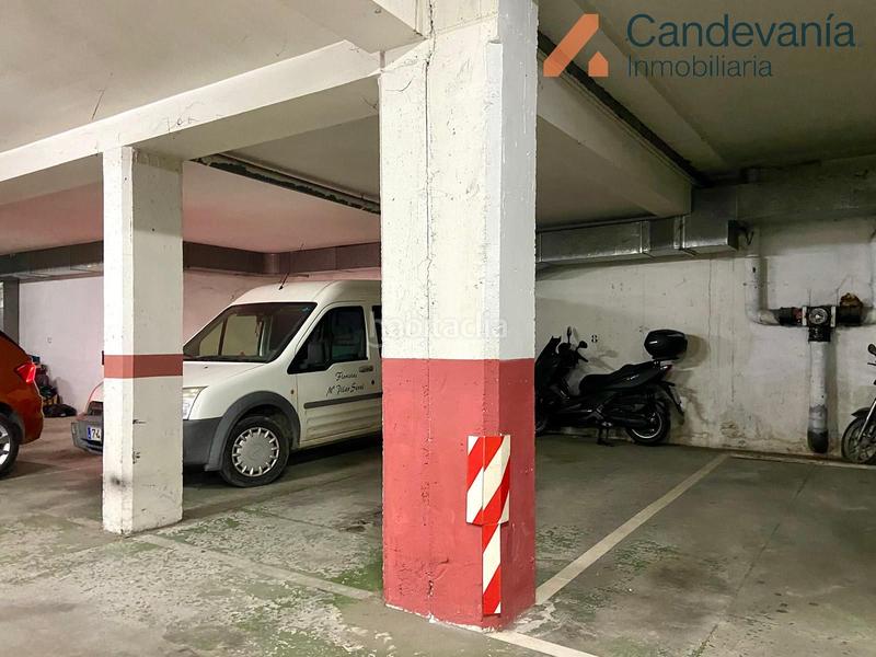 Foto df0c2df1-0793-441b-a30c-0022e83cc040. Parking coche en Zuera