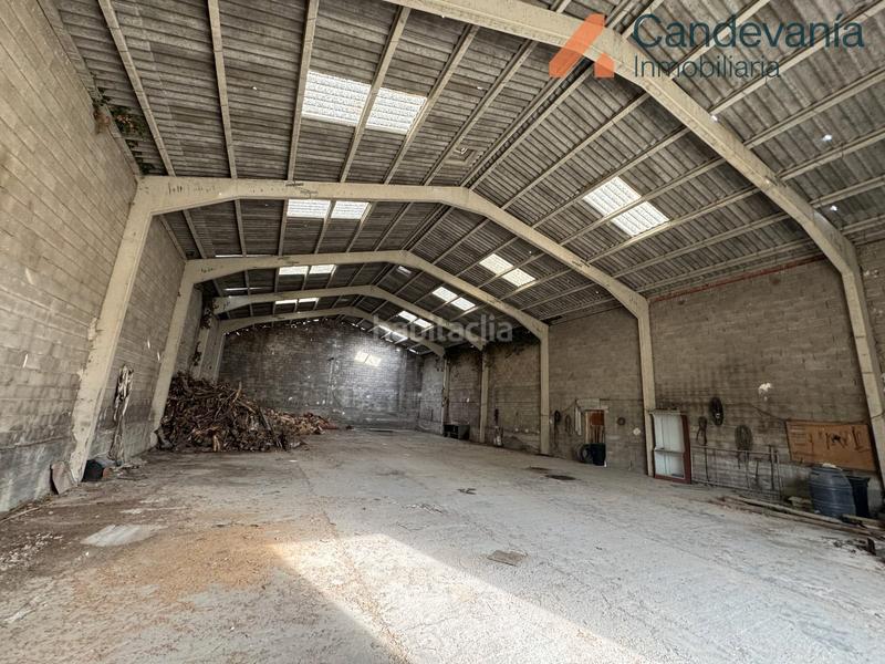 Foto 4db359b5-6795-4689-92d2-d5e804ca5ccd. Fabrikhalle in Zuera