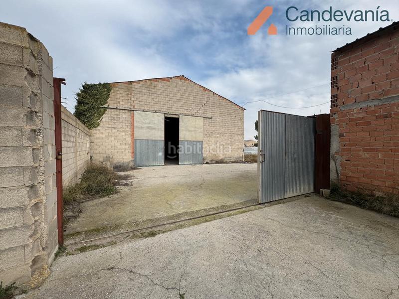 Foto 6b9fdc38-ee81-4ba0-a551-a0af42665b85. Fabrikhalle in Zuera