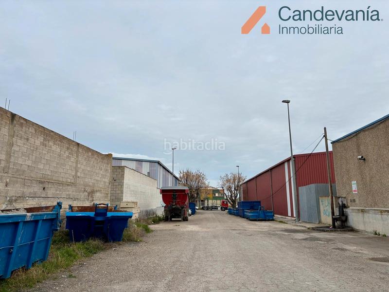 Foto cbce0b7f-0b07-4bd6-ba42-a80a3c324016. Fabrikhalle in Zuera