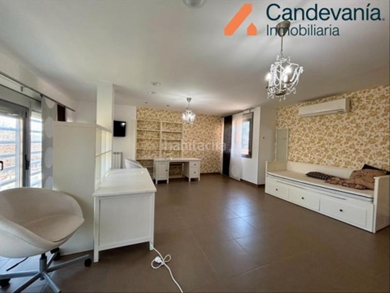 Foto 5ed0d27f-e9b1-4673-afe3-aabf08f91a96. Chalet en Zuera