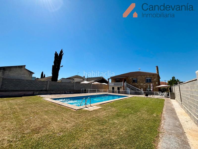 Foto 29f8340b-dbf6-403e-a45a-4789324499d6. Chalet with fireplace heating pool in San Mateo de Gállego