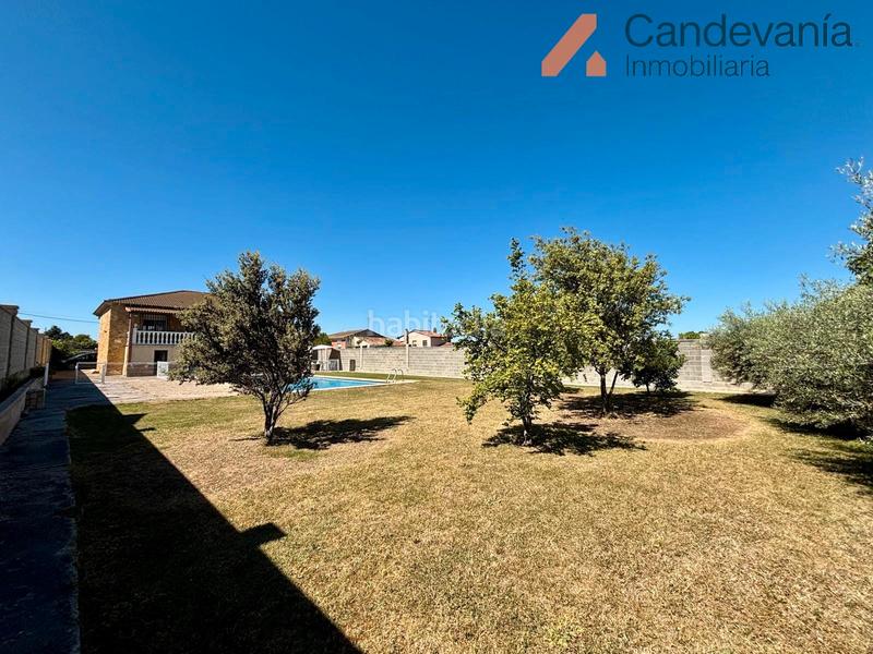 Foto 4034227f-abb8-4ca7-907d-137f55e3a81e. Chalet with fireplace heating pool in San Mateo de Gállego