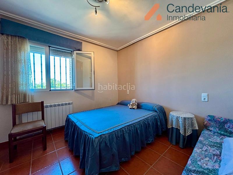 Foto 434300cb-8419-4ac0-9f92-6008ef9b986c. Chalet with fireplace heating pool in San Mateo de Gállego