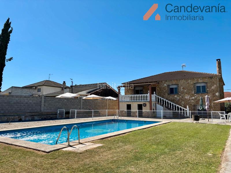 Foto 9b99dfa5-fbd5-402c-8475-e309eefb80d5. Chalet with fireplace heating pool in San Mateo de Gállego