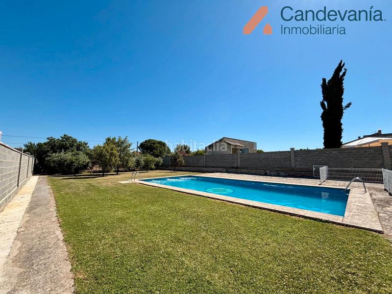 Foto ca6e71fd-7662-4210-926d-46ff1de73004. Chalet with fireplace heating pool in San Mateo de Gállego