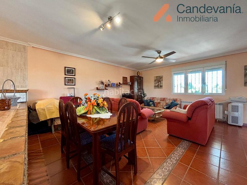 Foto ce9a8698-961b-4694-9607-06c9210b0dec. Chalet with fireplace heating pool in San Mateo de Gállego