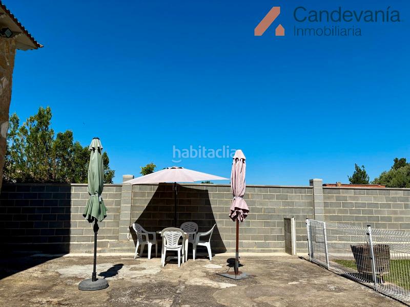 Foto e5b8a868-4256-4459-9b34-fcdcaf65e5e7. Chalet with fireplace heating pool in San Mateo de Gállego