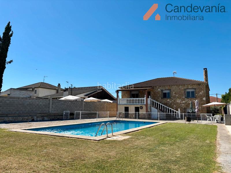 Foto ea1452e6-1c39-4987-a546-63fc62d67895. Chalet with fireplace heating pool in San Mateo de Gállego