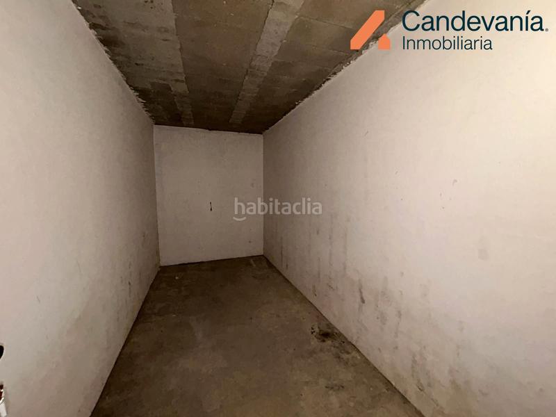 Foto 4ea28dfd-886f-4e75-8127-415f22b75907. Aparcament cotxe a Zuera