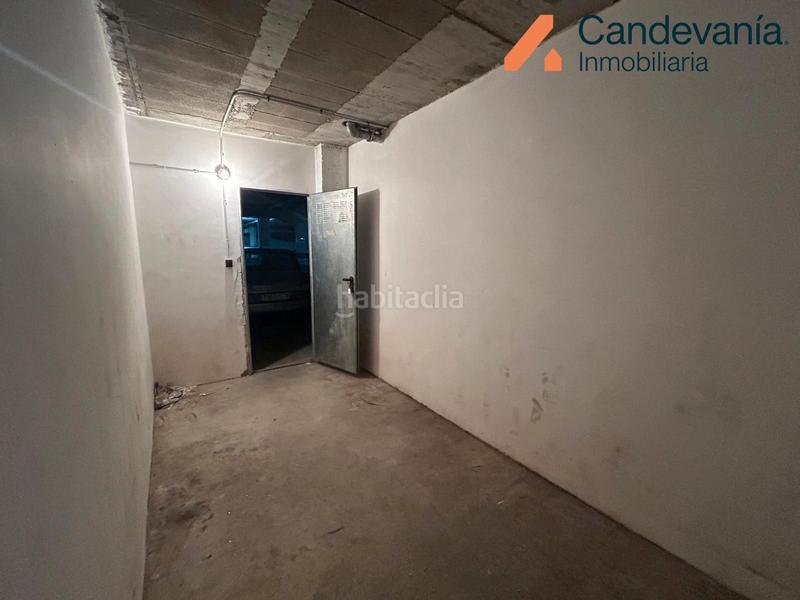 Foto 84ba7c78-ece3-4805-96eb-8708677dbfbf. Aparcament cotxe a Zuera