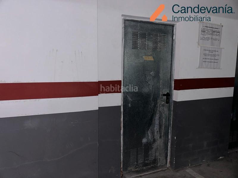 Foto ed58fda1-e08e-4d2c-8493-25df42c1826c. Aparcament cotxe a Zuera