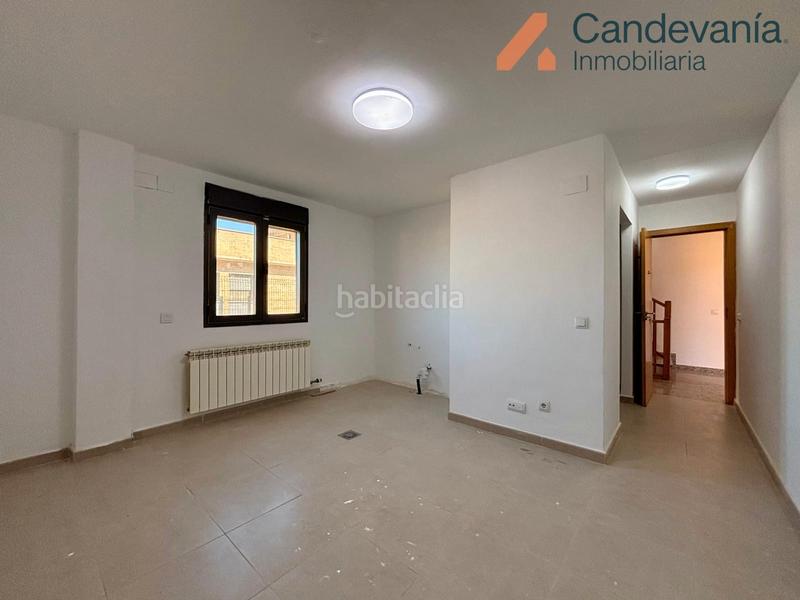 Foto 1c9f7a19-e4a0-4ead-96d2-04233fb79b60. Xalet amb xemeneia calefacció aparcament a San Mateo de Gállego