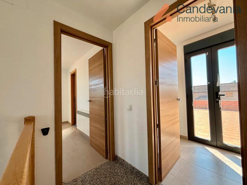 Foto d6a7620d-8c5b-42b5-b1b5-9970681b51d8. Xalet amb xemeneia calefacció aparcament a San Mateo de Gállego