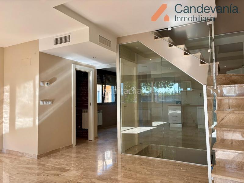 Foto cac8cb3a-e751-40e9-83db-67d92d523e3b. Casa adosada en Zuera