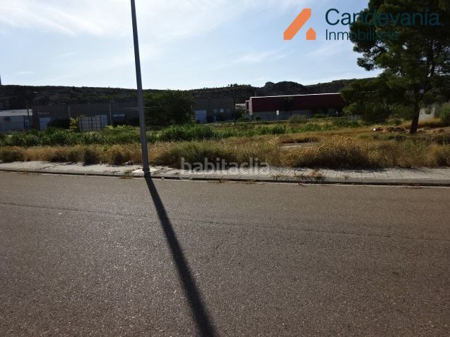 Foto b230de6d-dd78-497f-babf-b19b48716210. Solar industrial a calle francia 2 a Zuera
