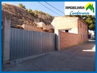 Terreno residenziale in Zuera. Solar urbano en esquina en zuera de 355 m², con fachadas de 55 m