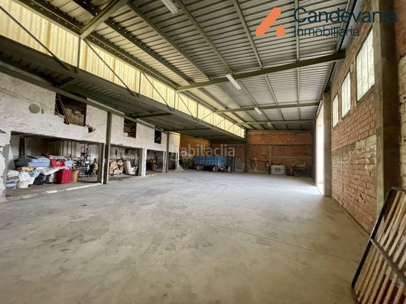 Foto d48776d3-0f8b-4ee7-baa3-1de8ff7e3e86. Location bâtiment à usage industriel dans Zuera