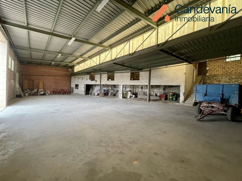Foto f6a26d5a-2d17-401c-b038-b642e4886acc. Location bâtiment à usage industriel dans Zuera