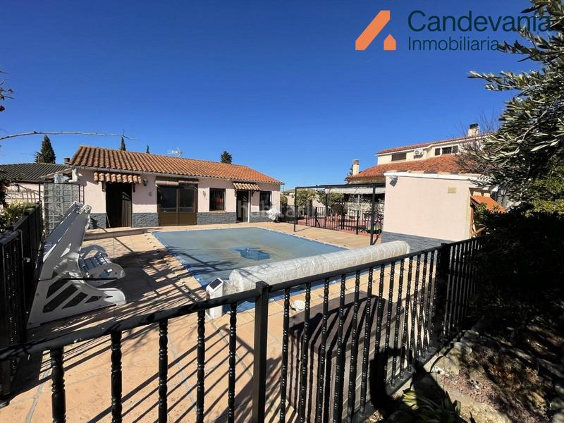 Foto 11ac65fc-e615-4f79-bbed-1e8a5220eb51. Chalet con riscaldamento parcheggio piscina in San Mateo de Gállego