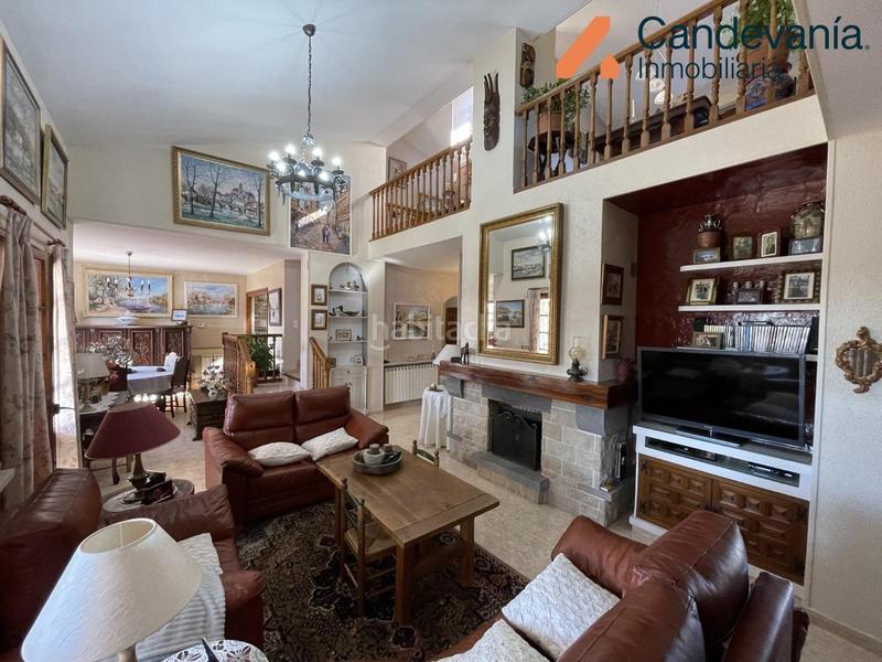 Foto 2e6c6794-83d2-47be-a6f7-6c1302b8f735. Chalet con riscaldamento parcheggio piscina in San Mateo de Gállego