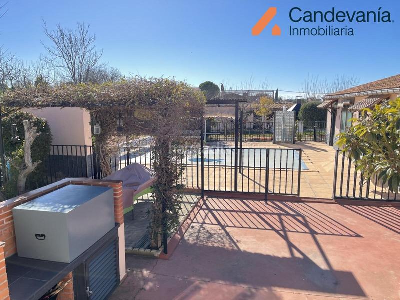 Foto 5e599f29-31eb-4cfa-8650-d3520fc3b1c2. Chalet con riscaldamento parcheggio piscina in San Mateo de Gállego