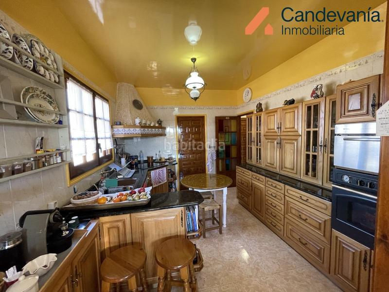 Foto aef244eb-09d4-4379-ae1a-1f1ddef28009. Chalet con riscaldamento parcheggio piscina in San Mateo de Gállego