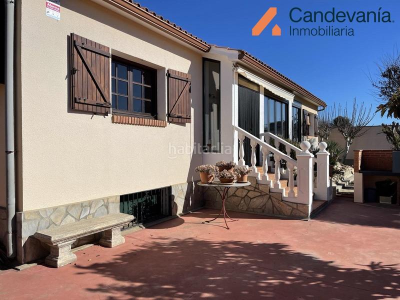 Foto d9b57917-c908-4b7b-8657-ab605f7075e3. Chalet con riscaldamento parcheggio piscina in San Mateo de Gállego