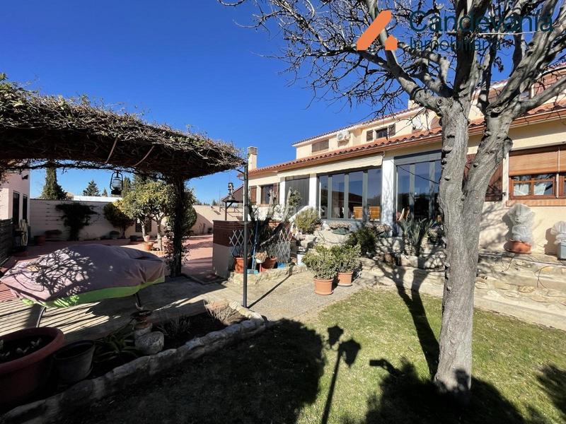 Foto dd533cd4-b849-4120-9a4f-abb9ea2194fc. Chalet con riscaldamento parcheggio piscina in San Mateo de Gállego