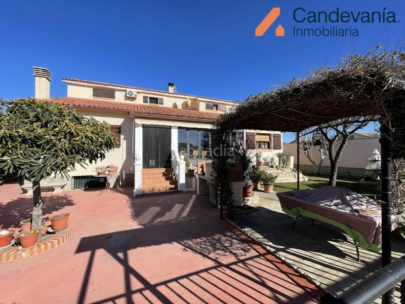 Foto eddf0239-9097-442e-b425-1b85e0c78b24. Chalet con riscaldamento parcheggio piscina in San Mateo de Gállego