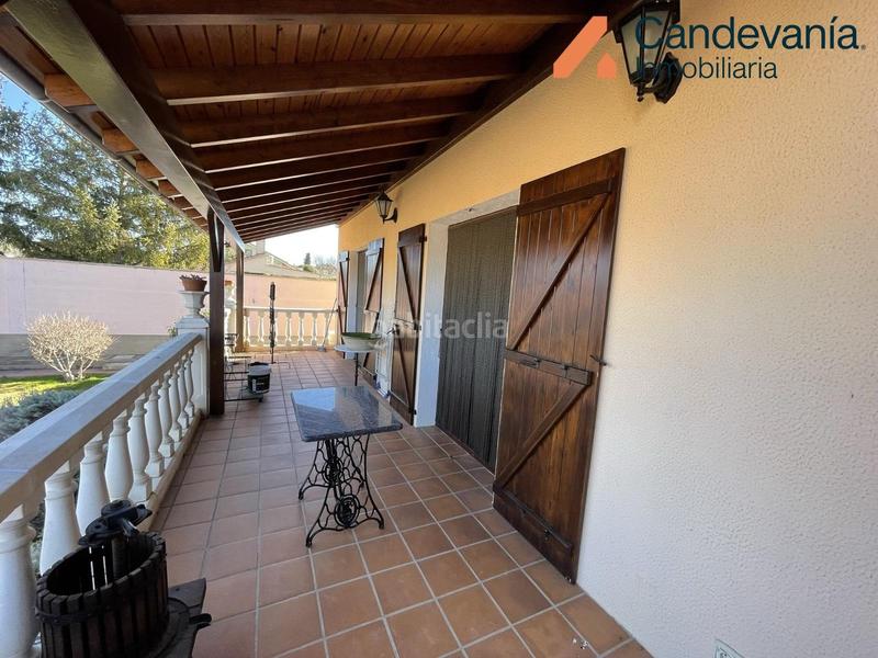 Foto ef0fbb55-a1a2-4a35-b232-f0a49ef62d2a. Chalet con riscaldamento parcheggio piscina in San Mateo de Gállego