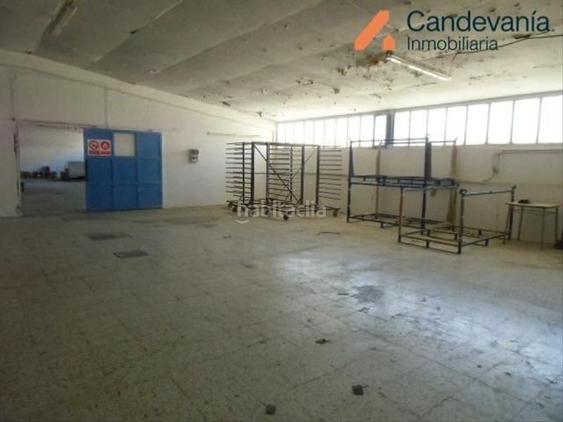 Foto 1c732469-1862-4b6d-89c7-9f7f37e05c8d. Nave industrial gran recinto cerrado con varias naves industriales , situadas en calle principal del polígono el campillo de 9.932 m² de p en Zuera