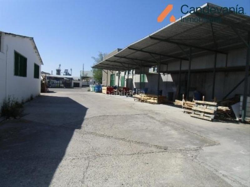 Foto 27182184-43f1-4c87-bf78-e7462bd8dfae. Nave industrial gran recinto cerrado con varias naves industriales , situadas en calle principal del polígono el campillo de 9.932 m² de p en Zuera