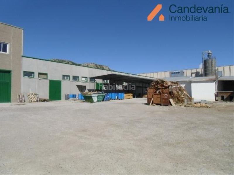 Foto 5a692b13-b298-41a5-9a5d-8e2d6eecd135. Nave industrial gran recinto cerrado con varias naves industriales , situadas en calle principal del polígono el campillo de 9.932 m² de p en Zuera