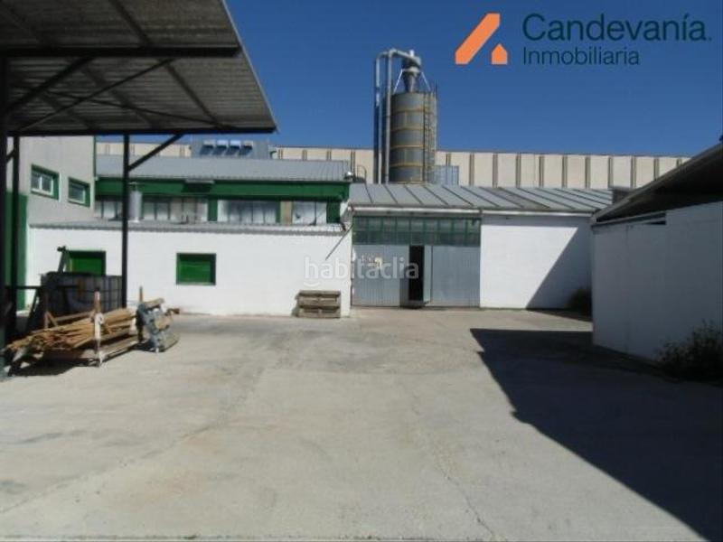 Foto 6d188836-bf72-41de-9c24-90fc8d106472. Nave industrial gran recinto cerrado con varias naves industriales , situadas en calle principal del polígono el campillo de 9.932 m² de p en Zuera