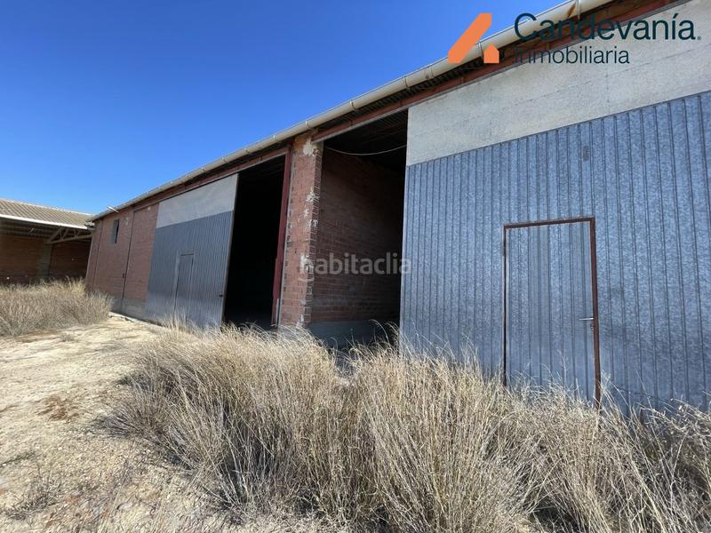 Foto ba0e27a3-12b8-445e-b3d1-c42b595cc0f4. Nave industrial en Zuera