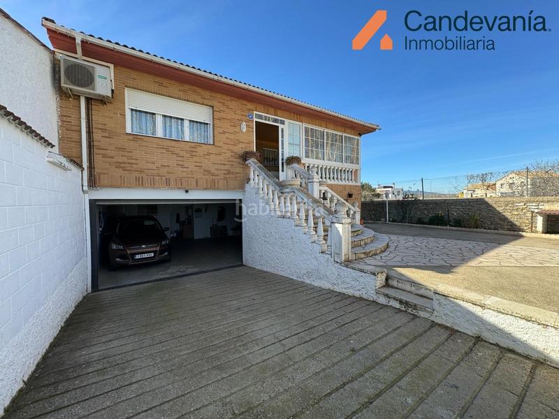 Foto a0a9699e-aedd-4a44-a944-f7f7fe1bca29. Chalet con camino in Gurrea de Gállego