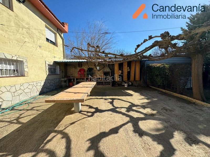 Foto bf5bfb22-1b92-4eb3-8144-e8032bd9f08c. Chalet con camino in Gurrea de Gállego