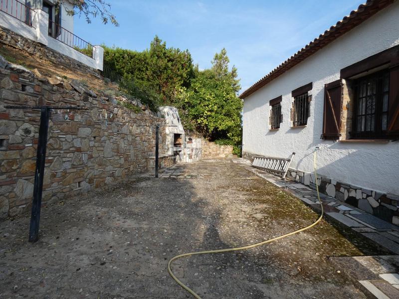 Foto 3bc09110-42e6-4451-8a33-fce27e629b62. Chalet 3 casas independientes con vistas al mar, en parcela de 1.200 m2, para vivir o alquilar, 9h en Calonge